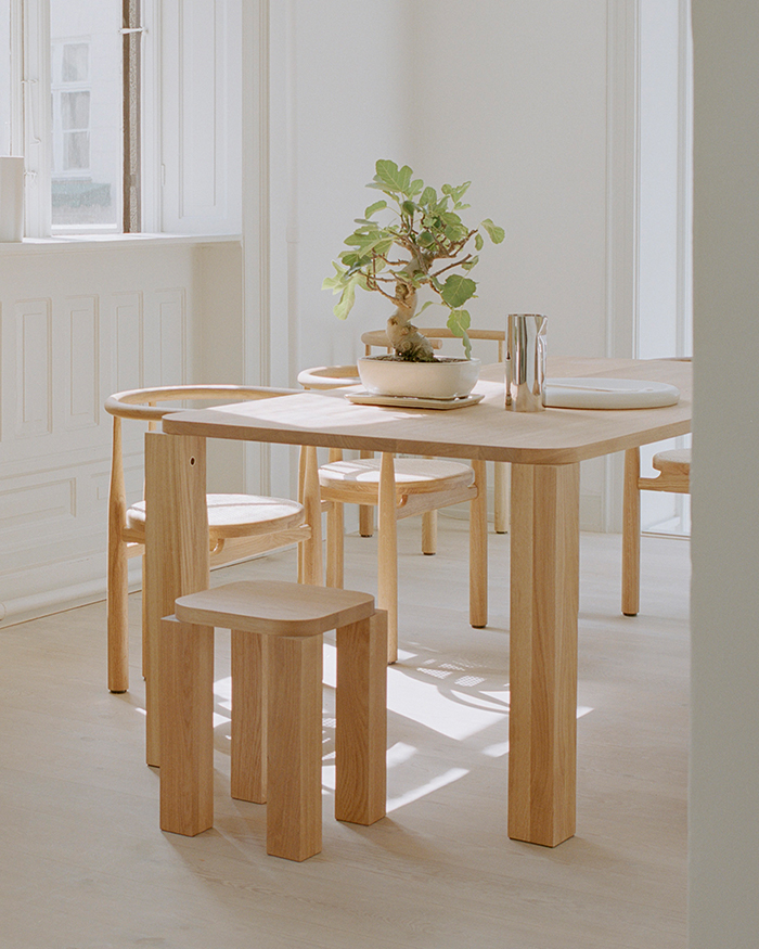 Atlas dining table, 200 x 95 cm, natural oak